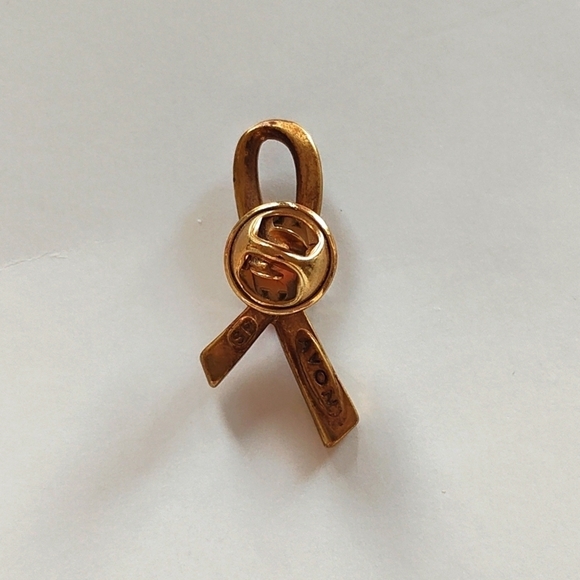 Vintage Avon pink and gold breast cancer awareness ribbon pin brooch - Picture 3 of 5